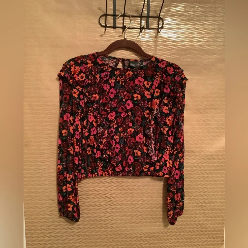 WILD FABLE ~ VIBRANT BLOUSE~RUFFLE DETAIL~XS